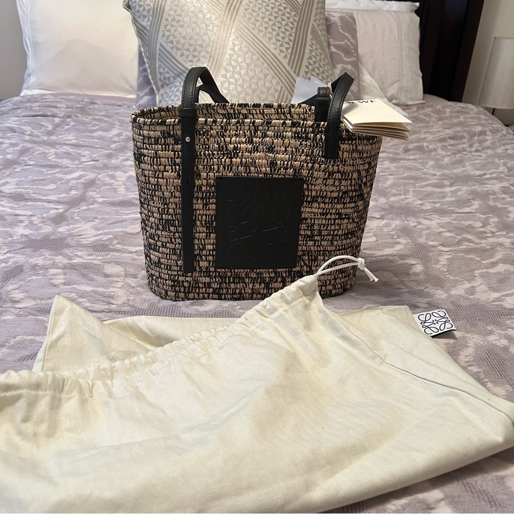 Authentic Loewe Black and Cream Woven raffia/leather small basket bag NWT! - Picture 6 of 12